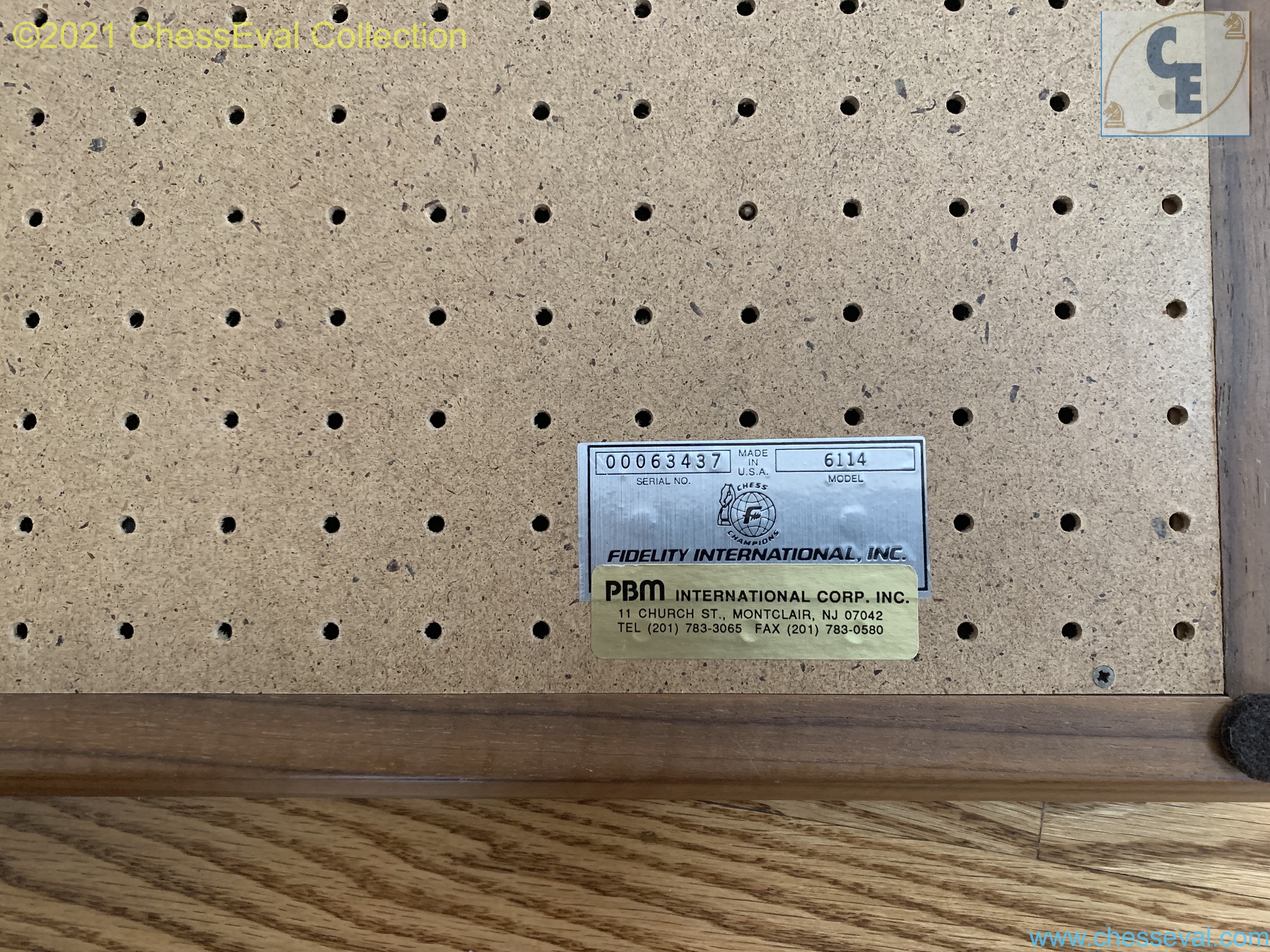 Underside identification plate in the Elite Premiere record; this photograph is also used in the Elite Avant-Garde 2265 record.