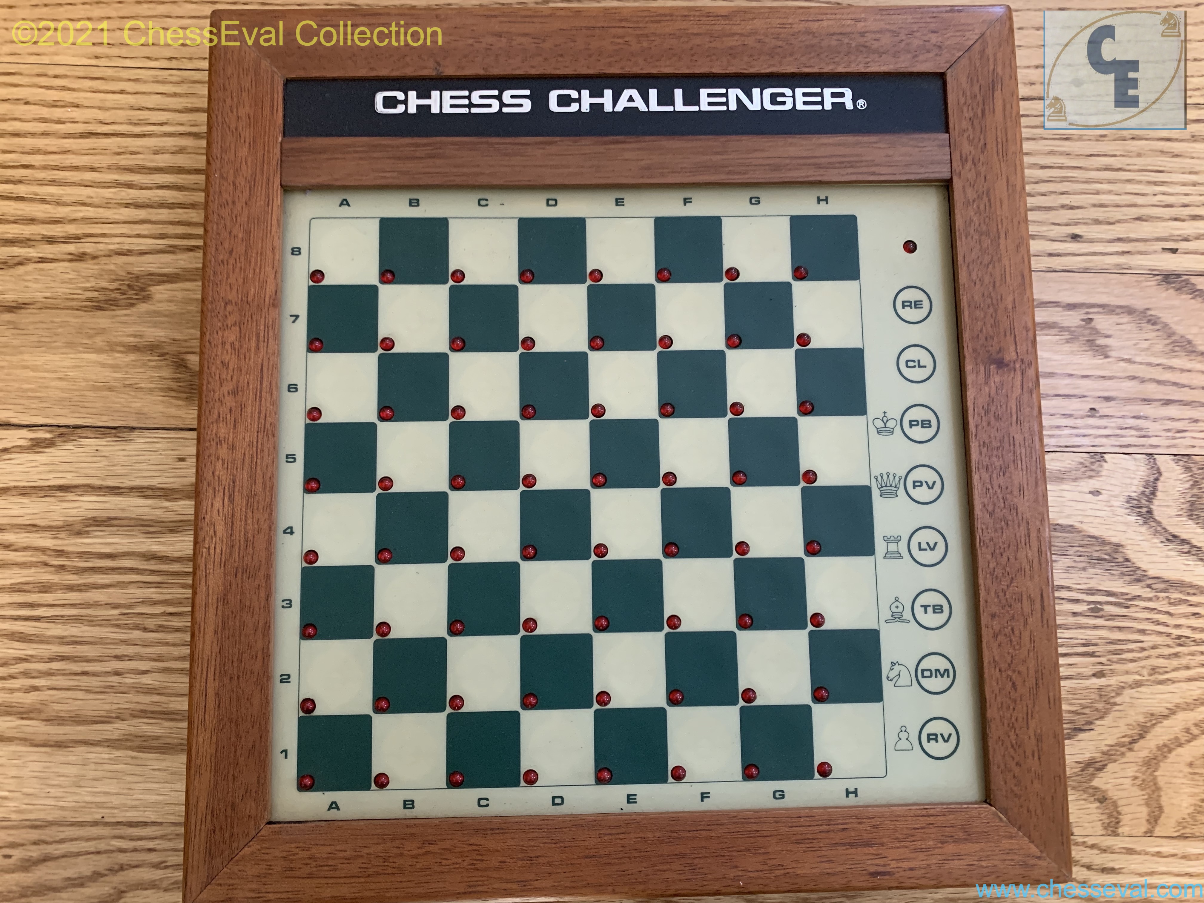 Fidelity Sensory Chess Challenger 9 with wood case (1982) U-RARE — FidelityCSC9-0000.jpg